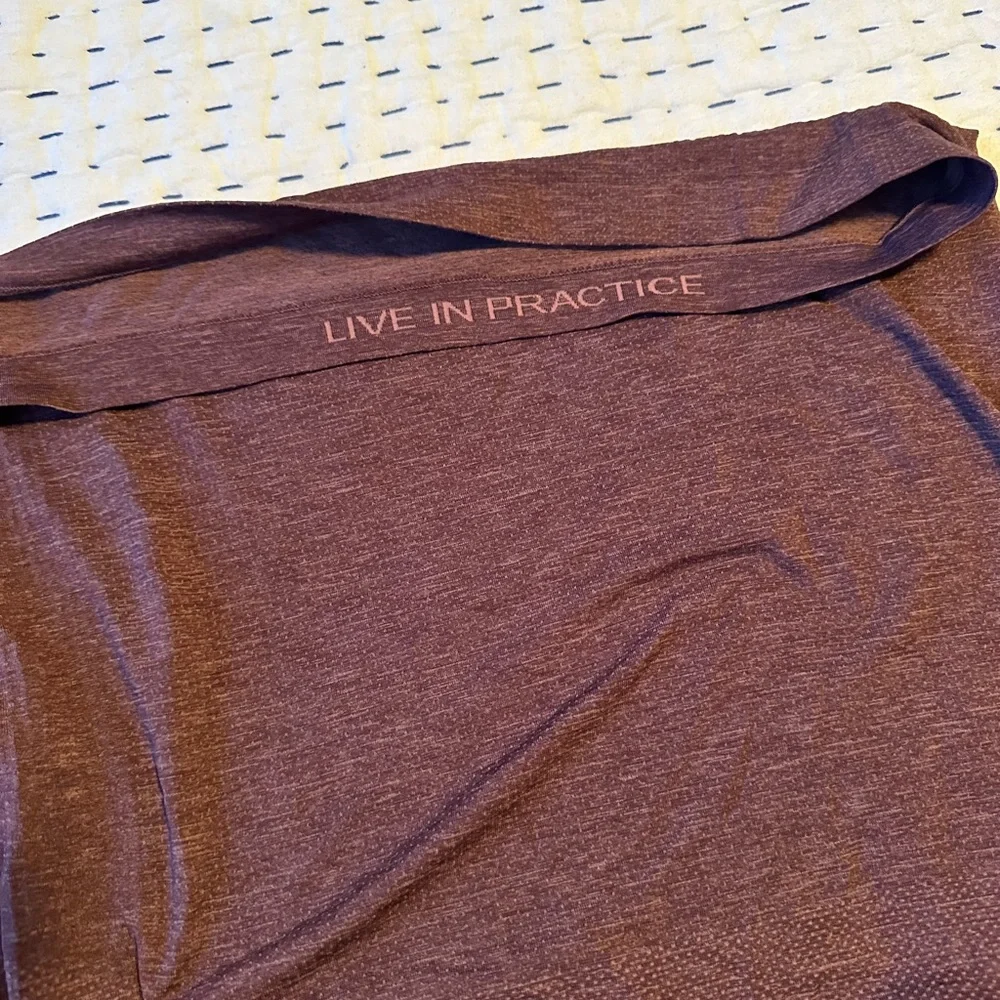Men’s Large Lululemon Maroon Metal Tech Midweight Half Zip. - Picture 5 of 5